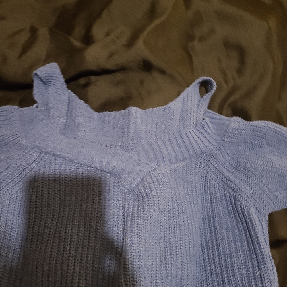 Shoulder sweater